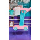 Brinquedo Boneca Medica com Acessorios Incluindo Carrinho Medico com Rodinhas