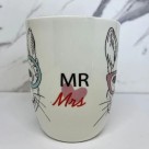 Caneca Branca de Cerâmica Mr & Mrs Bulldog Frânces 400ml 