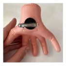 Presilha Maozinha Wandinha para cabelo