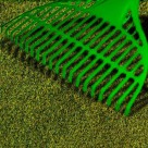 Vassoura Rastelo Para Jardim Em Plástico 20 Dentes Com Cabo