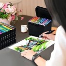 Caneta Touch Twin Marker Yins Paper 80 Cores com Ponta Fina e Chanfrada, Ideal para Arte, Arquitetura, Moda e Lettering