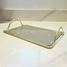 Bandeja Decorativa com Espelho 25x17cm Compacta Elegante e Versátil para Organizar Perfumes Joias Cosméticos e Decorar Ambientes com Sofisticação