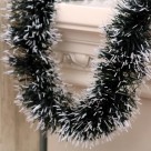 Festão de Natal Verde Nevado 2m x 7cm para Árvores, Portas e Decoração Natalina