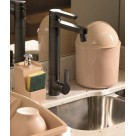 Lixeira Pia 4 Litros Cappuccino UZ com Tampa Basculante Plástica Compacta para Cozinha e Banheiro