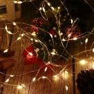 Fio de Cobre 100 LEDs Branco Quente 10 Metros Energia Solar – Iluminação Decorativa para Jardins, Festas, Eventos e Áreas Externas 