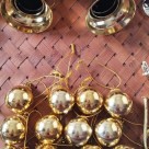 Bola de Natal 3cm Lisa c/8pcs Dourada – Kit Enfeites Natalinos Metálicos para Árvores e Decoração
