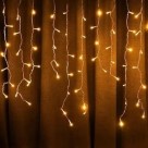 Cascata LED 100L Branco Quente 220V – Iluminação Natalina Decorativa com 8 Funções de Piscar para Fachadas, Varandas e Janelas